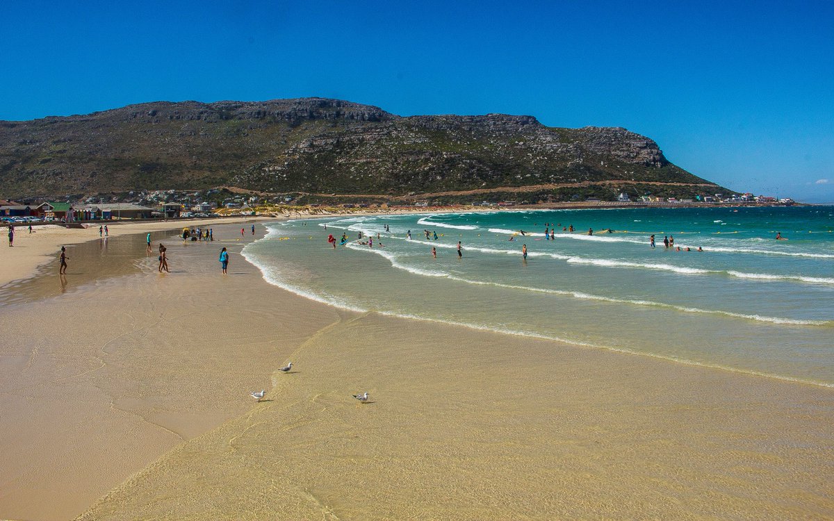 liezlmari's tweet photo. #CorebanSummerSeries> Some #StandUp #SUPpers & #Scenery in Super #CT:) -with #BlueMind #Gratitude:) #Closer2 #MotherNature @fishhoekkalkbay https://t.co/9KUPoe9Ki8