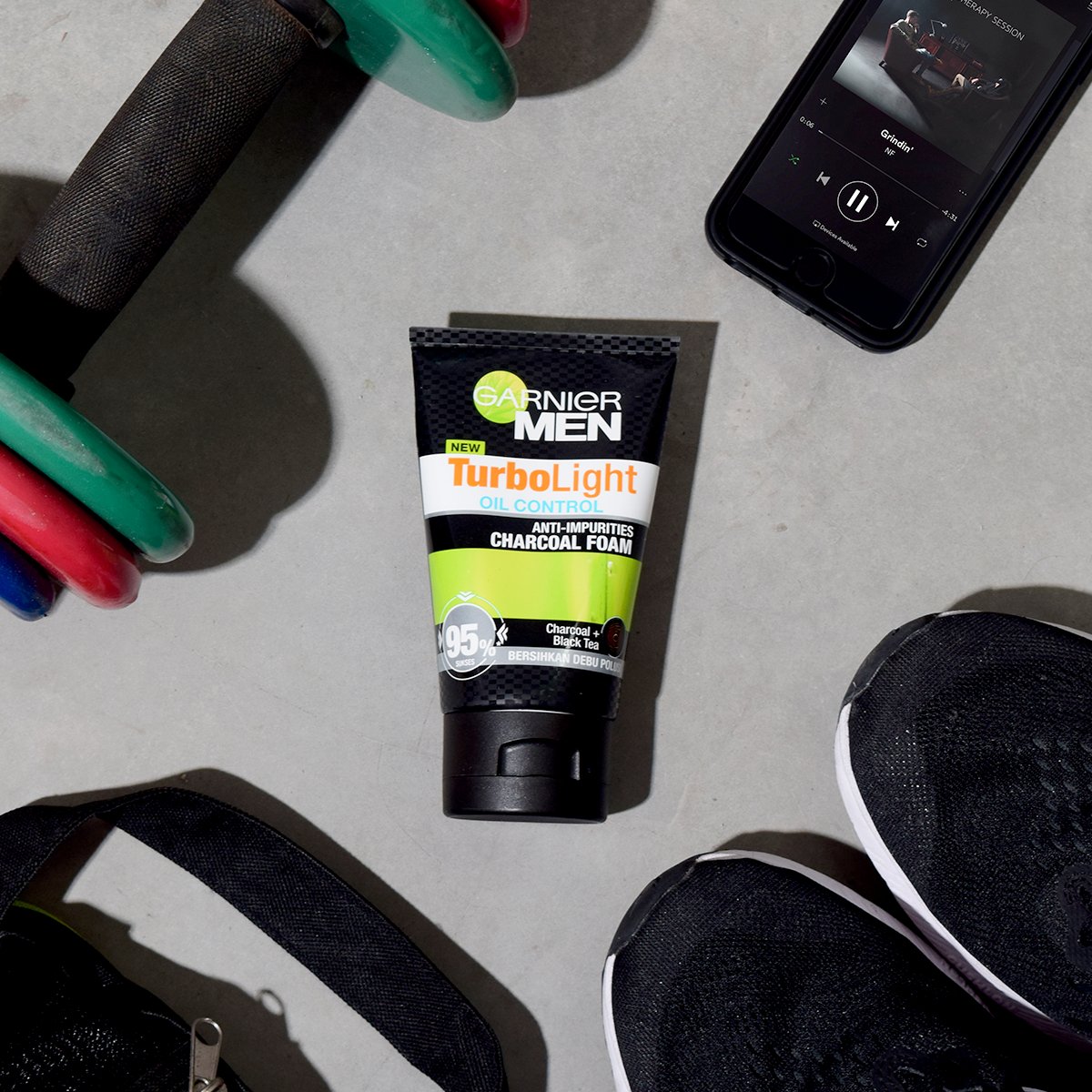 GarnierMenMY's tweet photo. Azam tahun baru nak jadi lebih sado? Jangan lupa guna Turbo Light Oil Control Icy Foam.  Baru lengkap kan Bro :) #Cabaran5Saat #GarnierMenMY https://t.co/weRW29sj5M