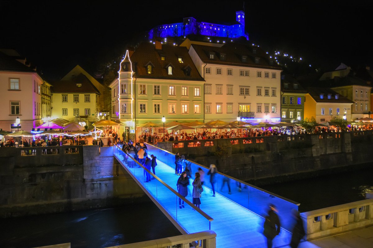 Tour of the festively decorated #Ljubljana will be available till 8 January. Don't miss it. visitljubljana.com/en/visitors/to… 🎄🌟