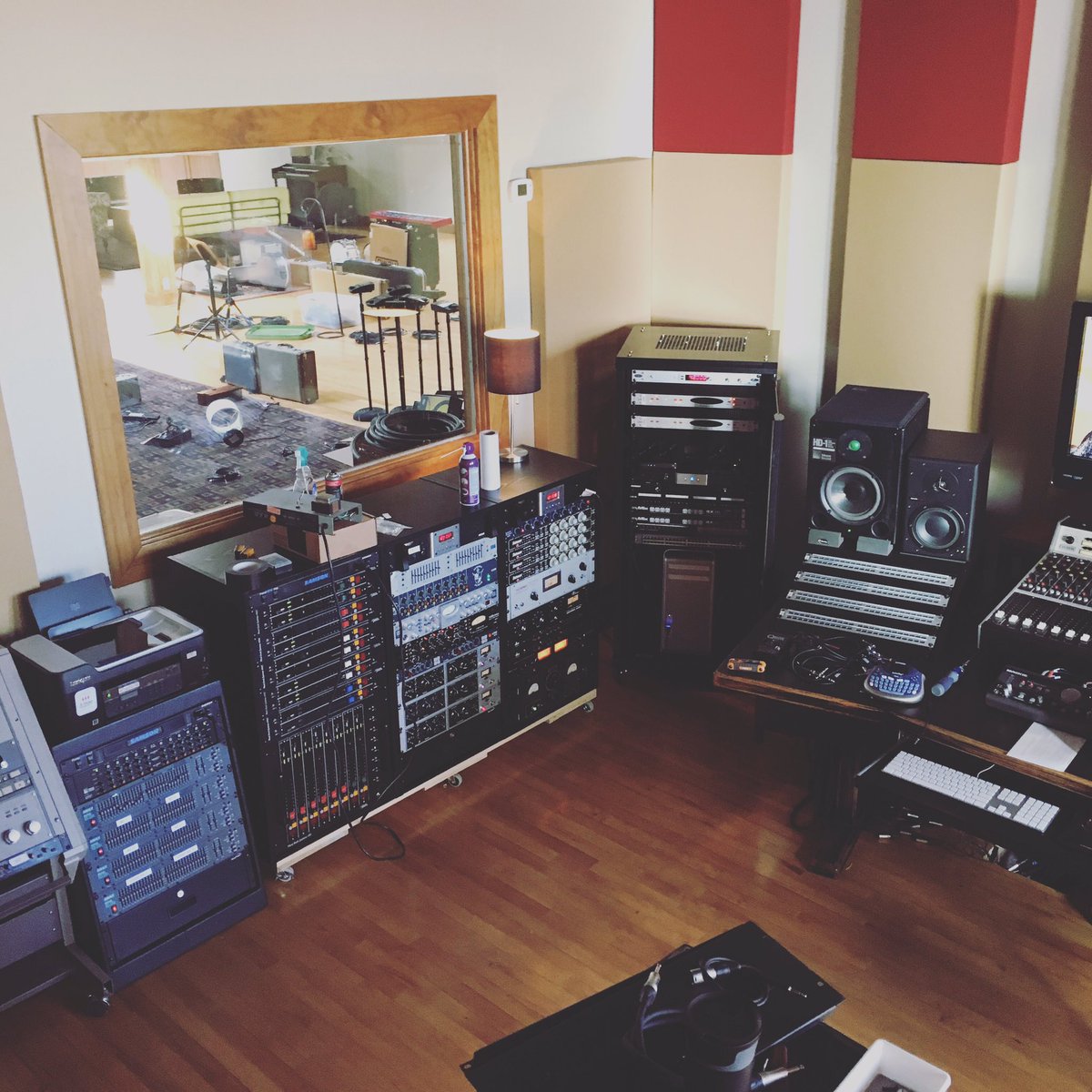 vmresource's tweet image. One of our writers studios!  This spot breathes creativity! #filmmaker #studio #wardbeck #writer #music #creativity