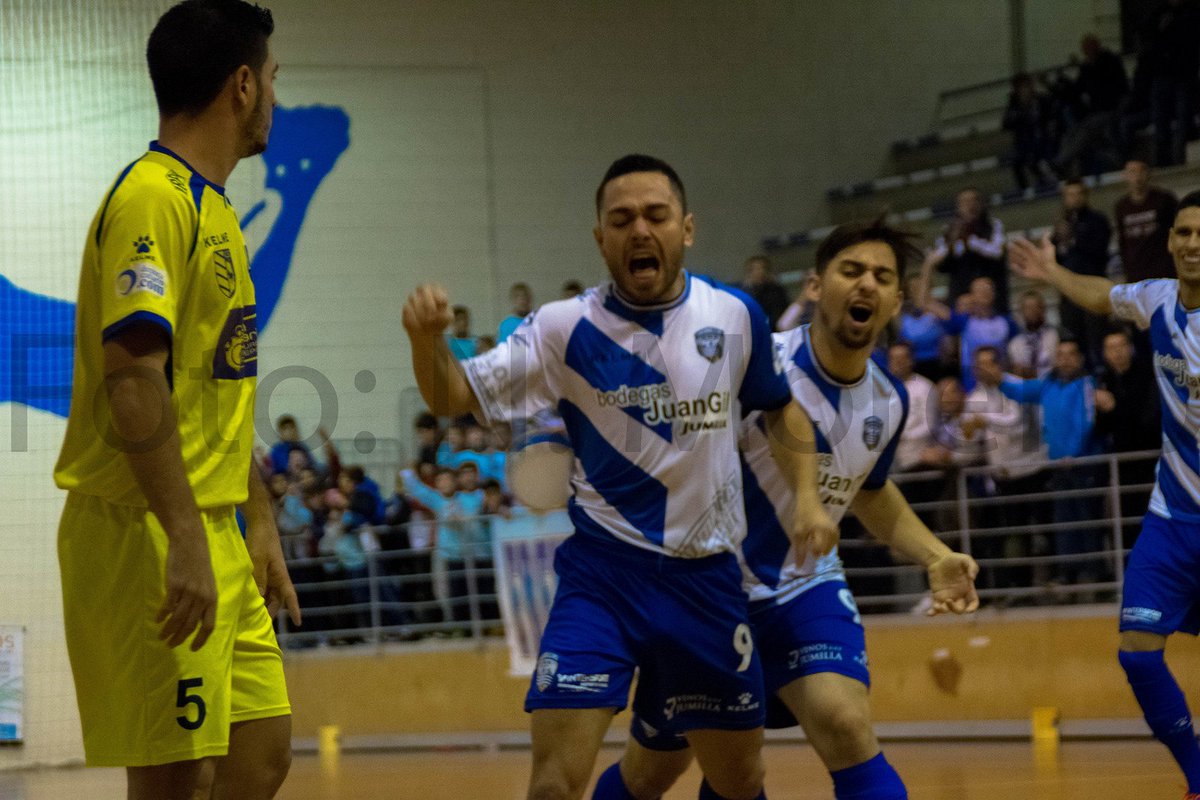 IvanGarciaCAFD's tweet photo. Hoy hay una FINAL,tenéis toda la confianza de vuestra afición,a por los 3pts!Queda totalmente prohibido venirse abajo! Vamos que Si Se Puede https://t.co/nMmeYyaiYP