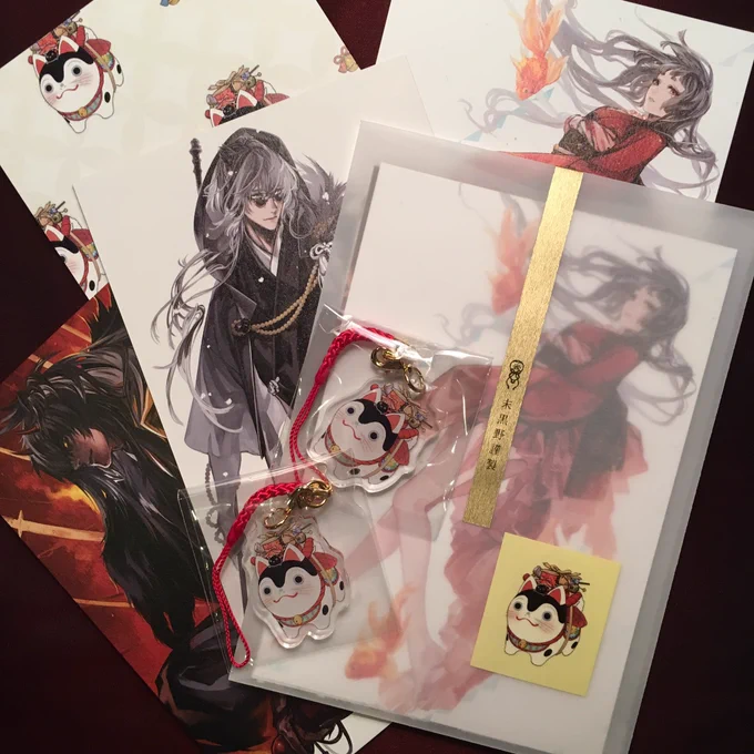 明日の新しい頒布物の絵はがき+透明シールのセットとアクリルキーホルダーです。この写真ではよく見えませんがいぬはりこの頭の上にはてんとうむしがいます。どれも綺麗に印刷して頂けたので是非お手に取って頂けたら嬉しいです。明日は東7ホールj-12bにてお待ちしております。 