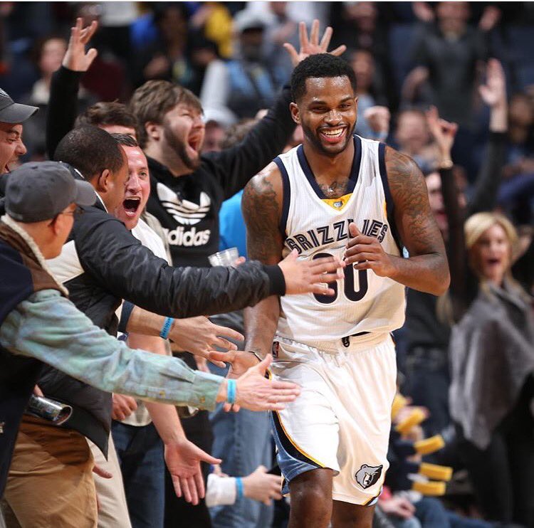 troydaniels's tweet photo. Man great team win last night..!!!! Always good to get one in the #GrindHouse.. #AllHeartGritGrind #Blessed https://t.co/7dwUnzQMJr
