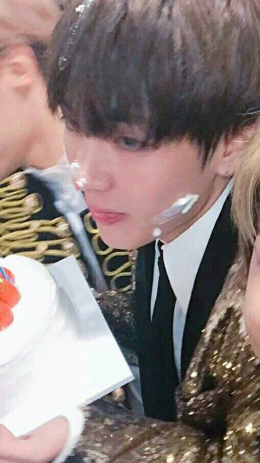 taehyungpic's tweet photo. 🐱🎂 https://t.co/hUkUAbJsGh