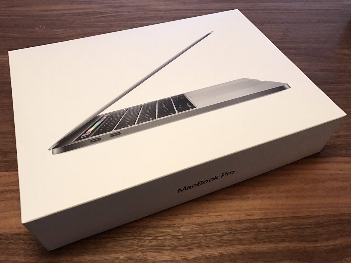 New MacBook Pros arrived just in time for 2017. Let's leave 2016 and the old laptops behind now and move on to 2017! 💻👍🏻🎉