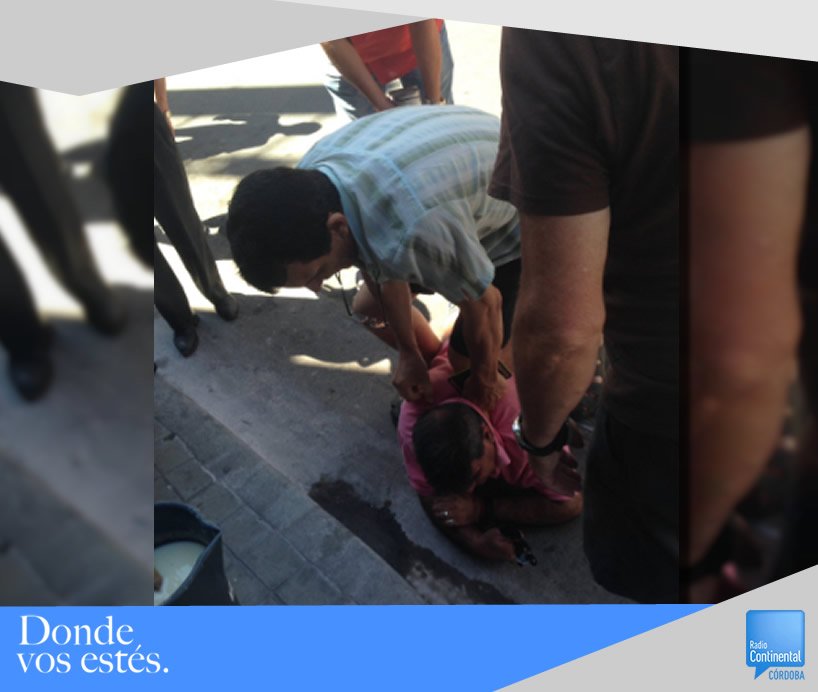 ContinentalCba's tweet photo. ➡ MÓVIL | @nachocadario en @TeIncentiva: 📷 Vecinos detuvieron a un delincuente después de asaltar negocio (Santa Rosa 100) 103.5 🔊 https://t.co/HNjH0jlnan