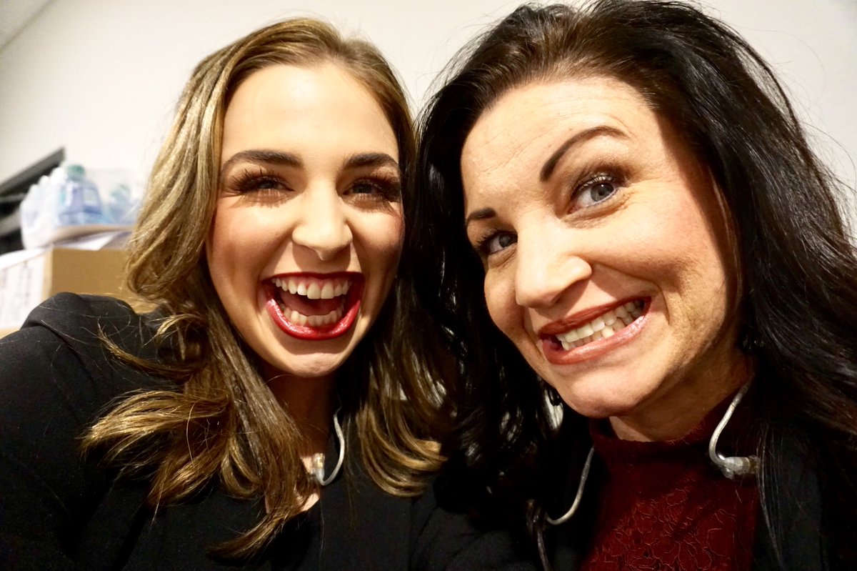 BRAND NEW CHRISTMAS VLOG UP ON MY SECOND CHANNEL!!! #vlogswithbay Link in my Bio🤗