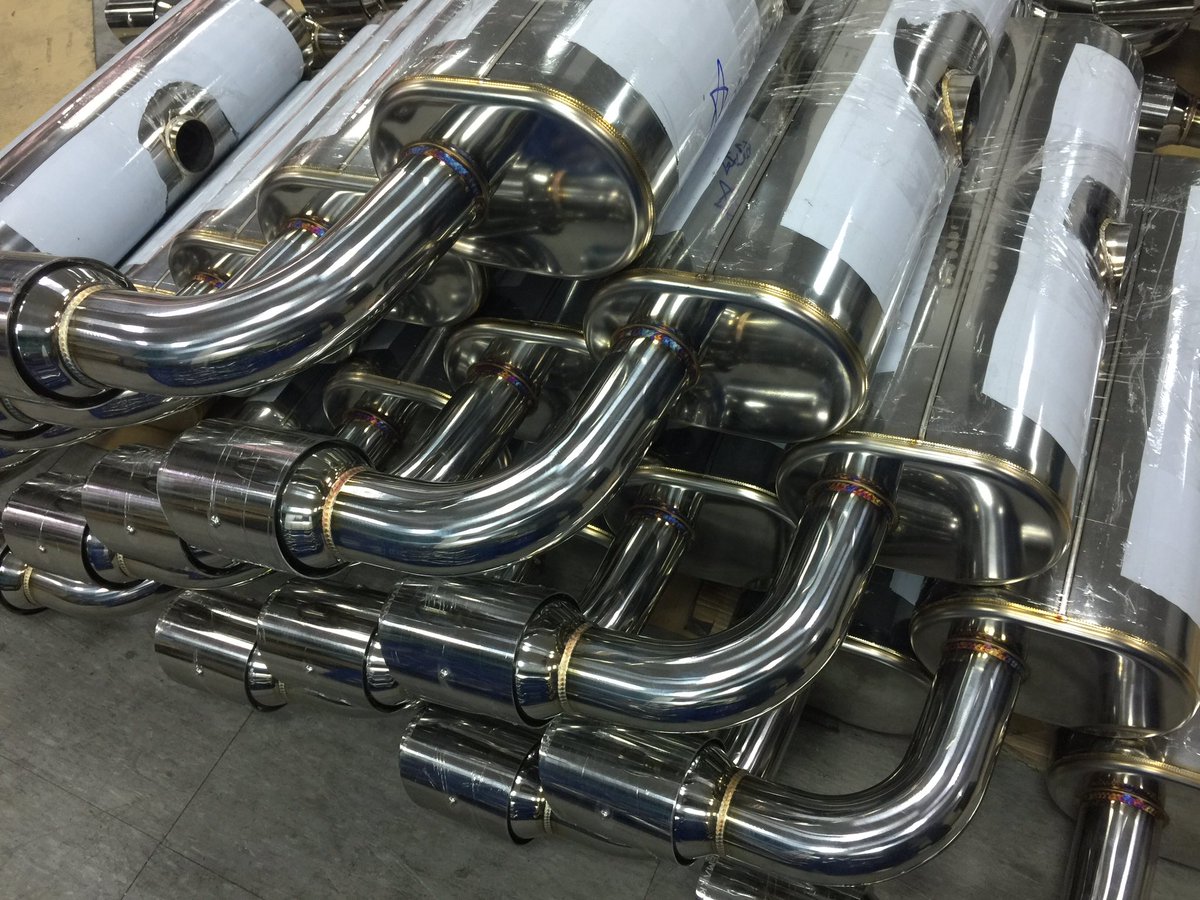 REMARK_EXHAUST's tweet photo. Last day at work, getting ready for 2017 #golfgti #gtimk7 #VWGolfGTI https://t.co/JmWeSxbzPG