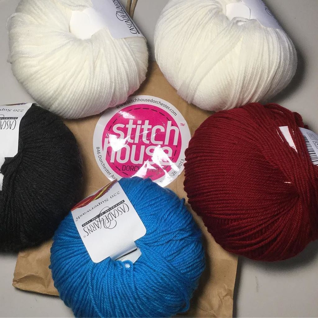 CodmanSq's tweet image. Haven't knit in a couple of years, but I got the urge for a new scarf. #knitting #stitchho… ift.tt/2iMkqu9