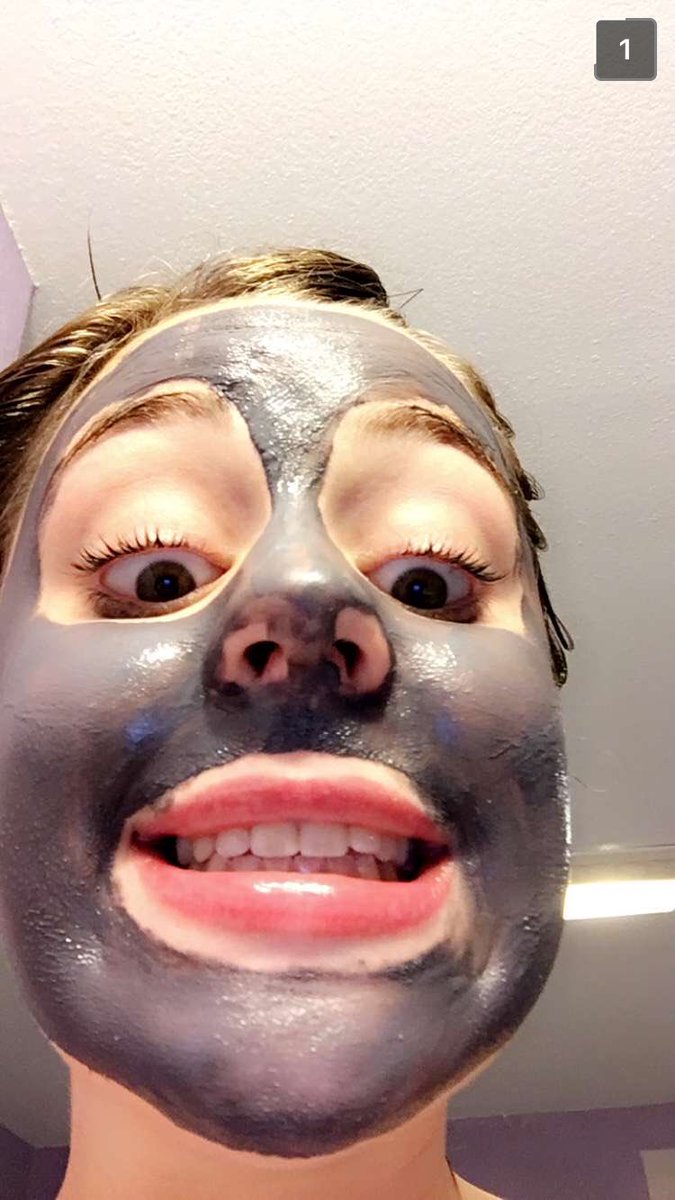 Darth_Baeder_'s tweet photo. Happy birthday Taylor!! 🎉💙 hope your day is as great as you are, Have a fun time in cali! @__taylorrlynn https://t.co/9cZgt4c0AD