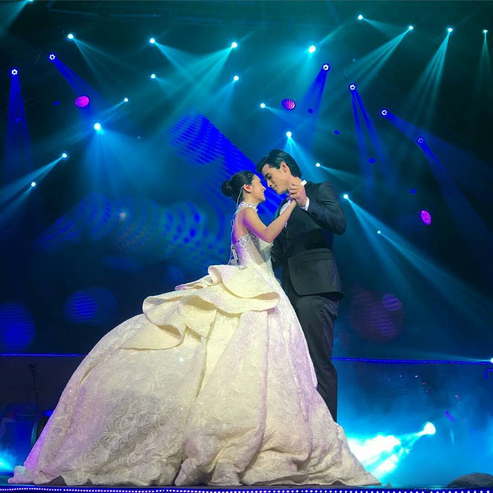 paciajairah's tweet photo. #KimXiBestOf2016
Chinita Princess FUNtasy Concert
Xian: I love you so much. No one can take that away from us 💞💕💕😍😍😍😍👫

Kim Chiu
Xian Lim https://t.co/NCZuIYENCV