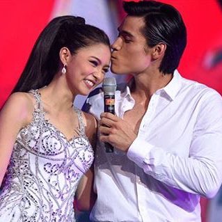 paciajairah's tweet photo. #KimXiBestOf2016
Chinita Princess FUNtasy Concert
Xian: I love you so much. No one can take that away from us 💞💕💕😍😍😍😍👫

Kim Chiu
Xian Lim https://t.co/NCZuIYENCV
