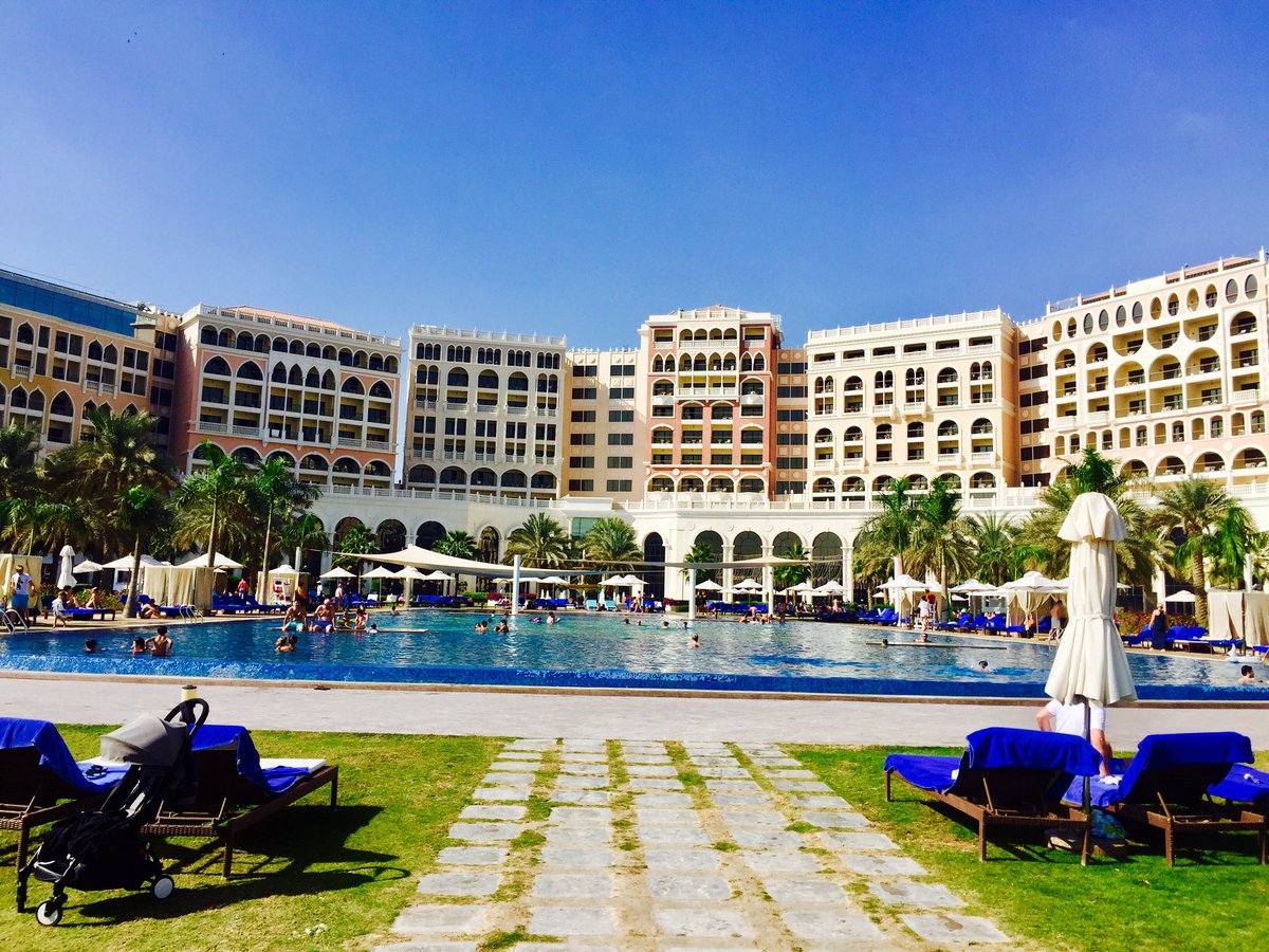 BtpBand's tweet image. We've landed! Ready for an amazing new year party at @RitzCarlton #abudhabi #newyear ✈️🎙☀️🎉