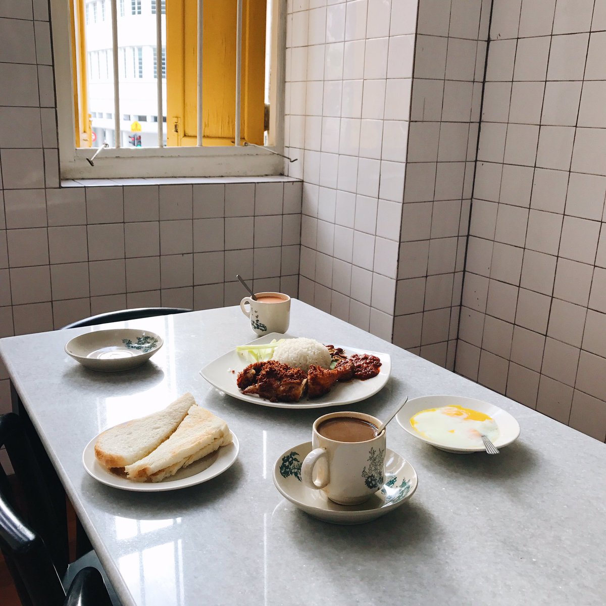 pojiegraphy's tweet photo. Cafรฉ Old Market Square - best to enjoy Malaysian authentic cuisine in KL. Feels like stepping back into the past! #AboutKL #KLEat https://t.co/DrCk6erxsC