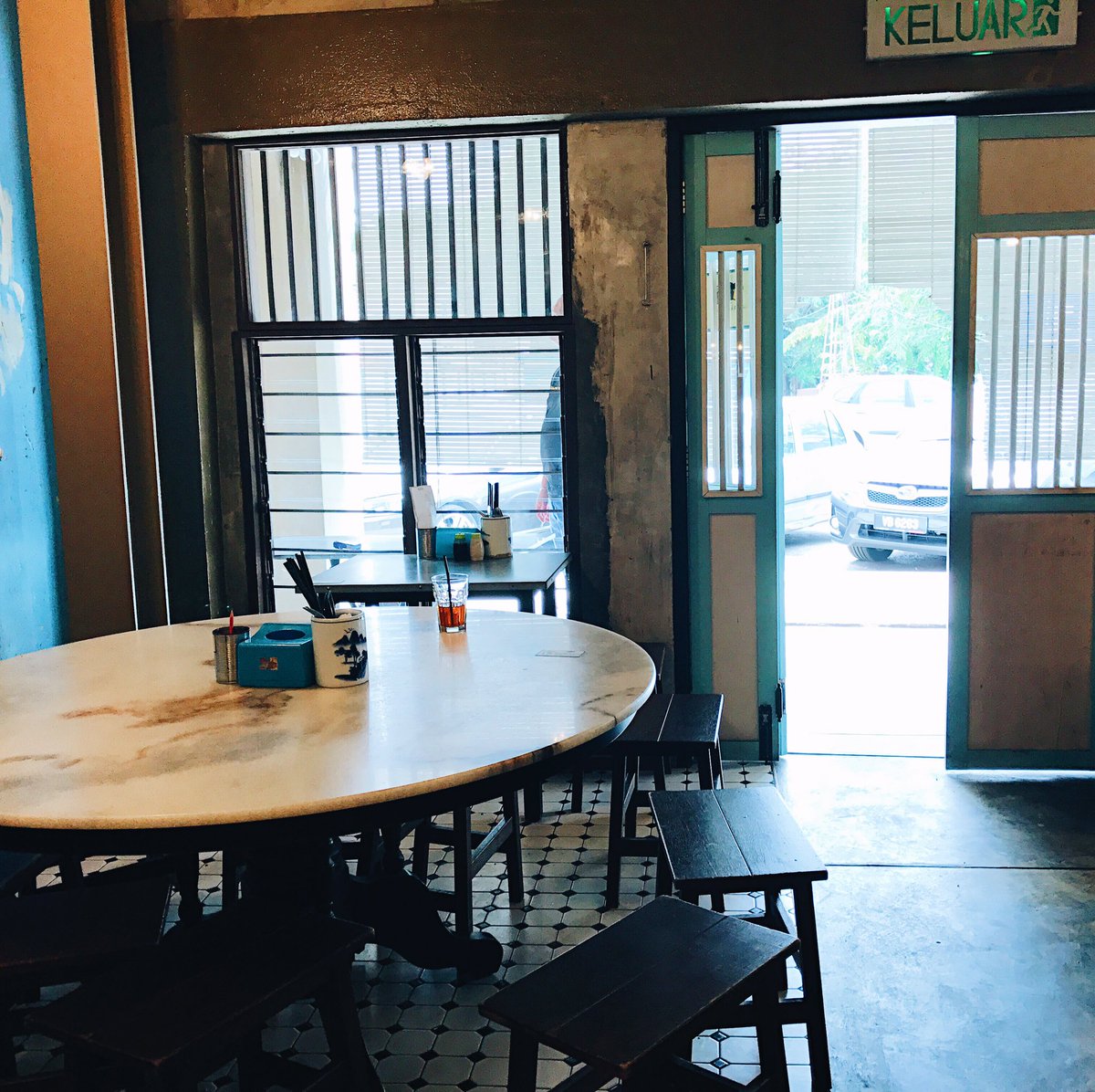 pojiegraphy's tweet photo. Love the ambiance here at Kopitiam Ali, Muthu & Ah Hock. Not only that, their Nasi Lemak is also a must try! #KLEat #AboutKL https://t.co/T5meDYfFg2