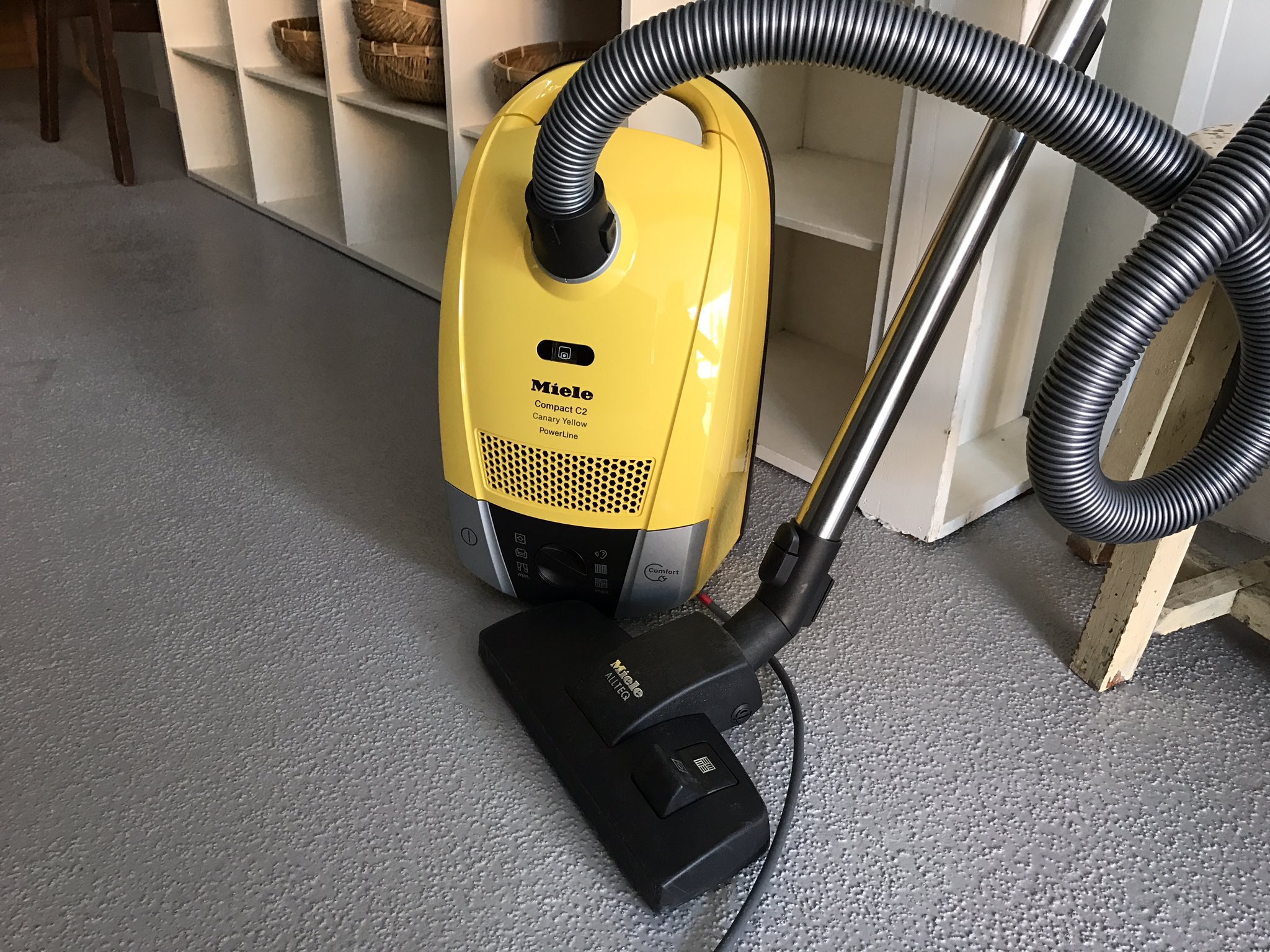 ミーレ Miele S4210 掃除機 本体 ブルー ドイツ製 掃除機のベンツ、ドイツ、ミーレ社の掃除機ブルーラグーン