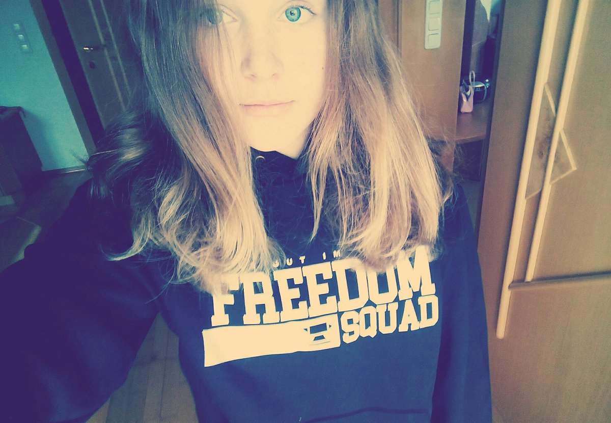 Stefii_202's tweet photo. #freedommerch <3 @Paluten <3 #Freedomsquad https://t.co/DkoWnYVpXk