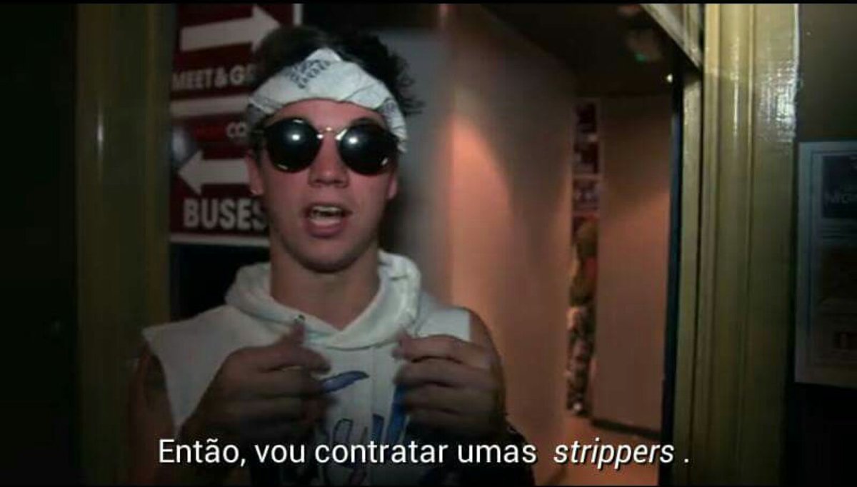 bugdodallas's tweet photo. td mundo achando que era jantar mas na vdd ele contratou uma "acompanhante de luxo" https://t.co/fvBucy04FL