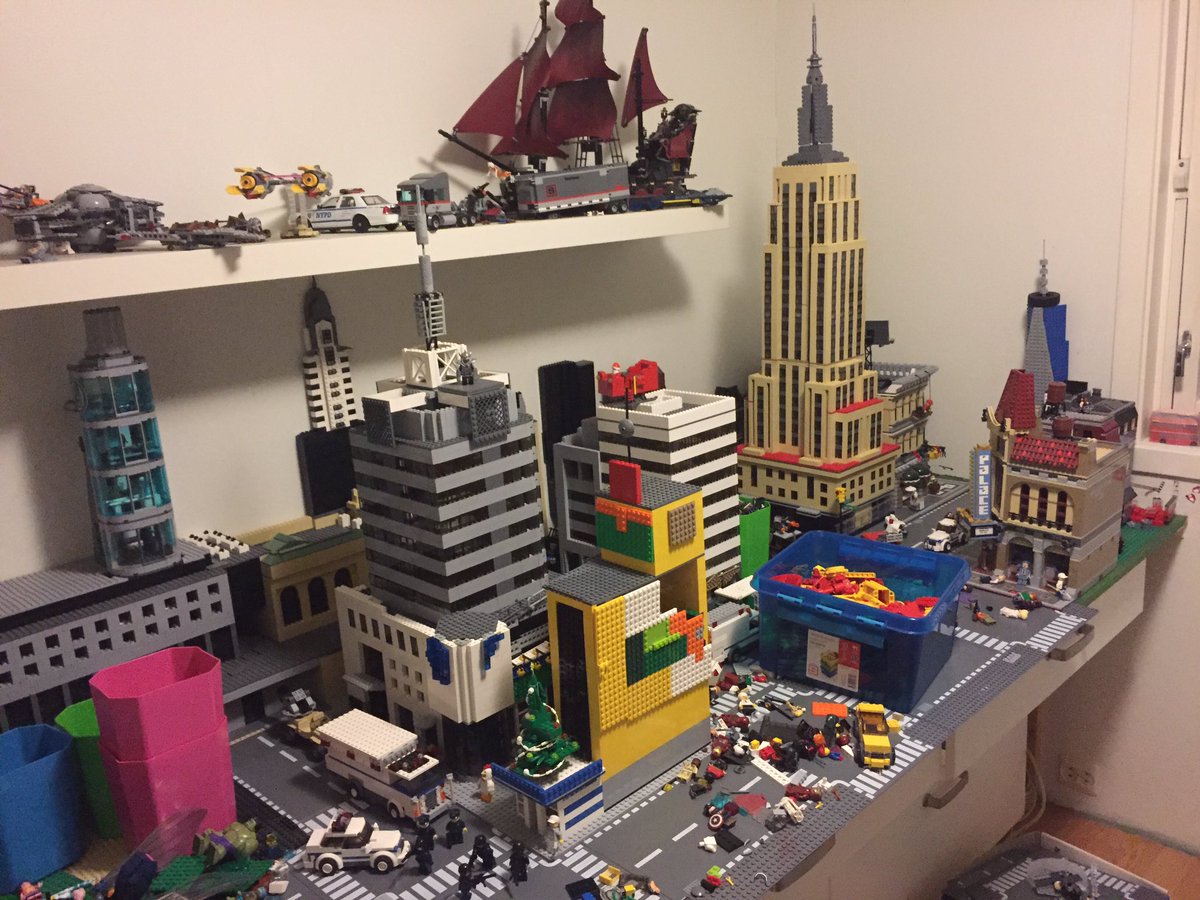 hansomelbye's tweet photo. Do you guys think I should finish my @LEGO_Group NYC? https://t.co/z33PON8STS