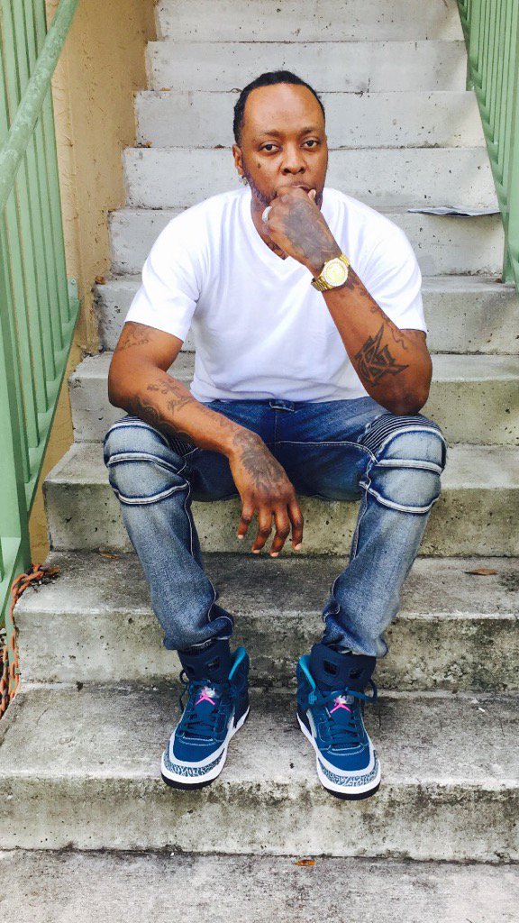 RezzVokalz's tweet photo. I separated myself from all Pussy ackee Niggas forever faxtz surrounded by Real #piffed Out ent https://t.co/5oUgGAwhpY