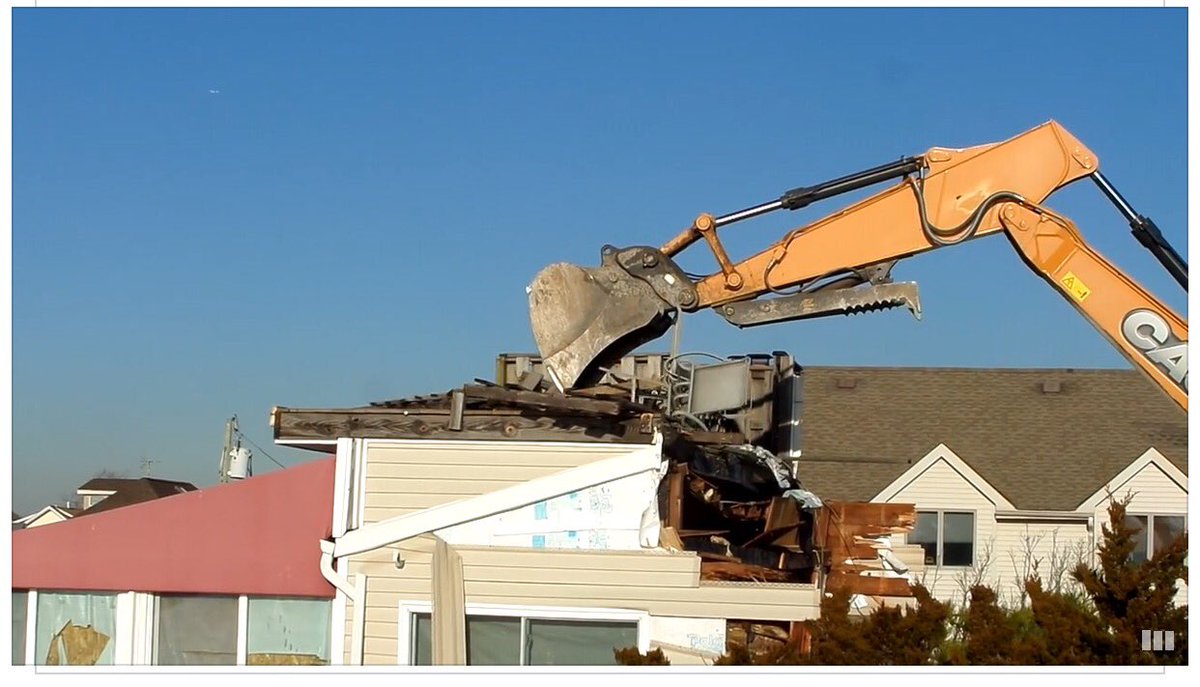 StopFemaNowLI's tweet photo. @NYGovCuomo @LisaBovaHiatt pls explain how U bought this home 4$600k no water fromSandy &amp; now you destroyed it. @PeiSzeCheng4NY @howboutnow https://t.co/XIZpznXn1T