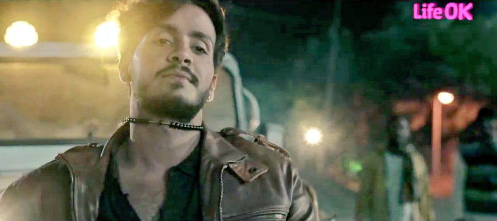 Ghulaamlifeok's tweet photo. He is so honest to his Master that he can do anything and everything for him. He is none other than merciless Ghulaam.♟🗡🔫 #16January2017 😎💘 https://t.co/Kv26IDE1xa