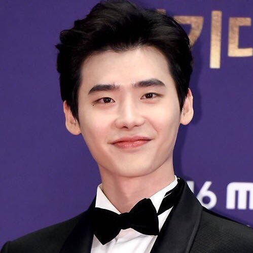 TheAnnyeongOppa's tweet photo. para silang "waiter"... they serve "hotness" https://t.co/i00T2K00Q3