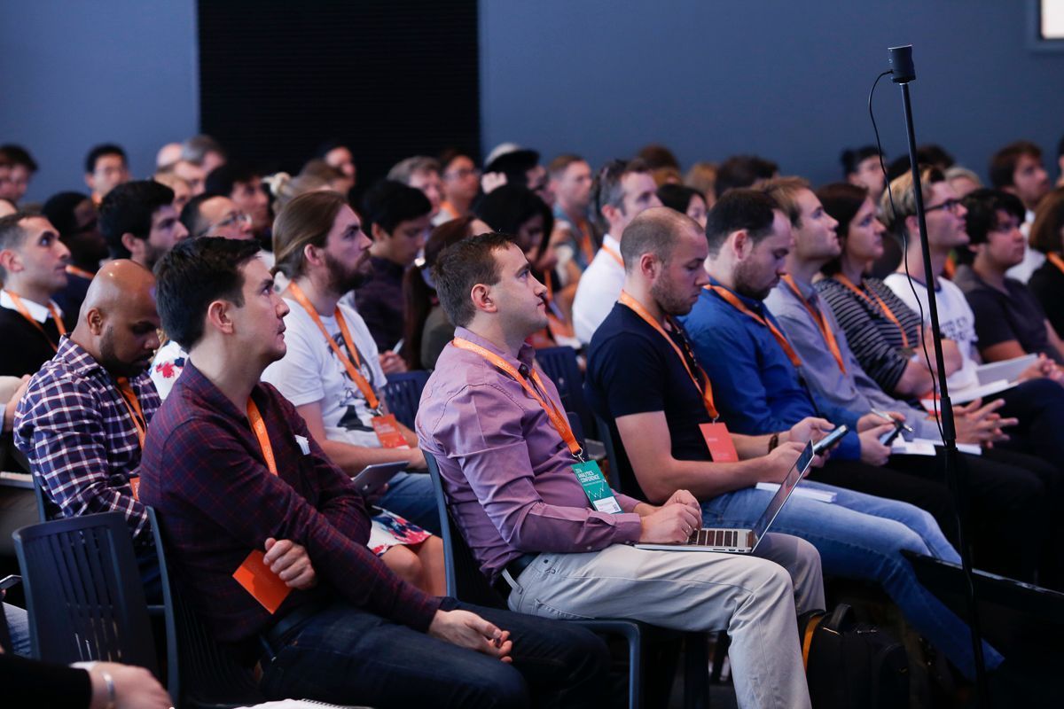 LovesData's tweet image. Good things in 2016! Hosting his 5th Analytics Conference #2016AC @benjaminmangold highlight @kristaseiden keynote speaker #googleanalytics