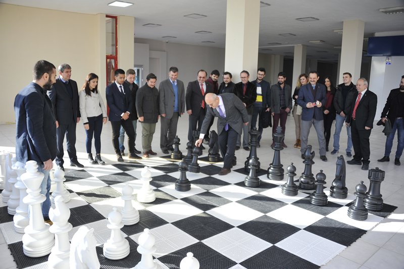 Üniversitemizin satranç sporuna desteği öğrencilerimizi mutlu etti manisaguncelhaber.com/universitemizi…