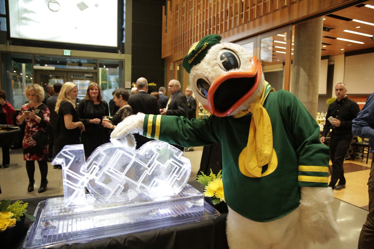 UOsojc's tweet photo. What a year the @Univ_Of_Oregon #SOJC100 had! Read our top 10 stories from 2016: https://t.co/gaRbJp6tRV https://t.co/NHTxmhrWeM