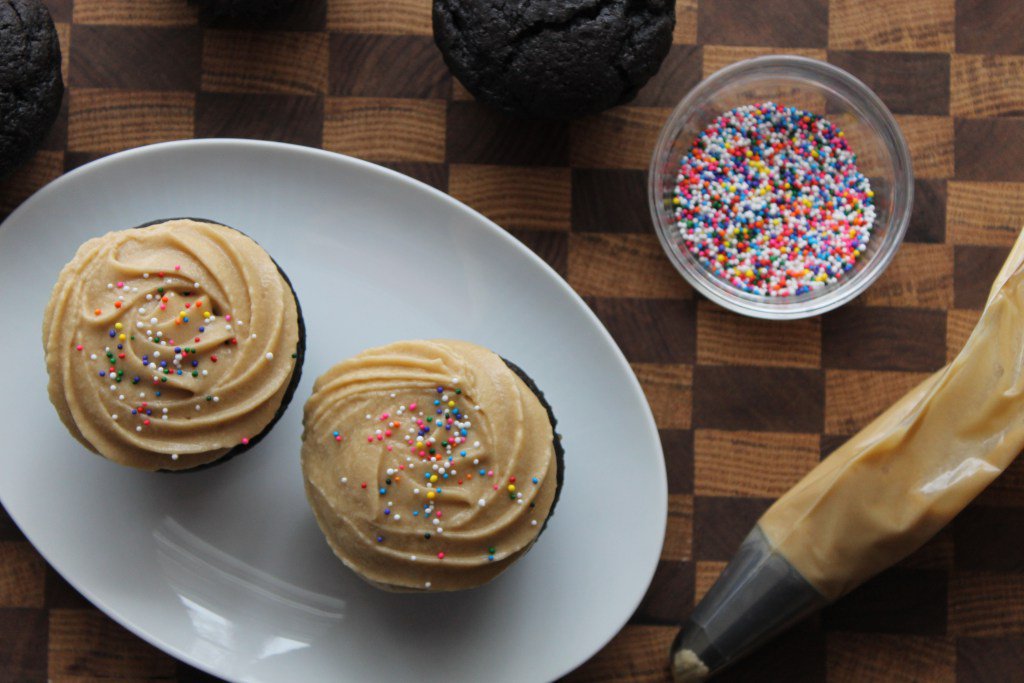 LollysSweets's tweet photo. Aunt Khaki’s Caramel Frosting https://t.co/VZQzCp45tB https://t.co/oCI9cgBay1