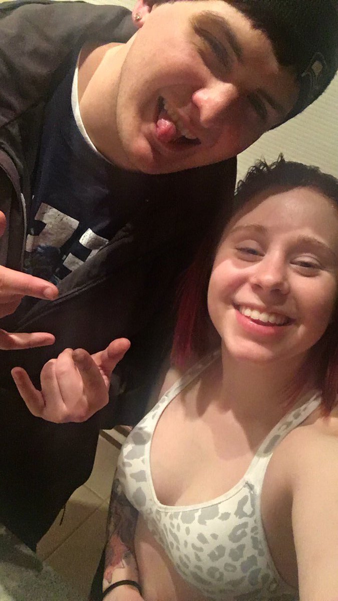 chelseaaalynnnn's tweet photo. Thanks for coming over last night! Missed you so much! Love you boo 😘😜🤘🏻 @mrchasealot https://t.co/AEjSqE1SbI