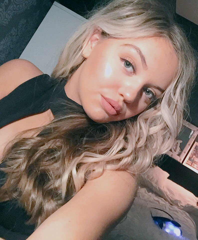 biebzcompanyy's tweet photo. i love u @MadisonBeer  #SelfieForMadison https://t.co/4hNX2azPBD