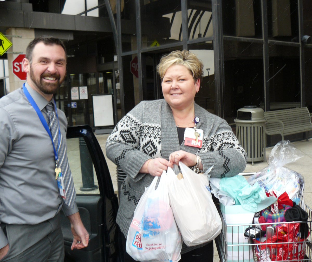 clevhomeless's tweet photo. Thanks to staff @metrohealthCLE for collecting really nice items for homeless pple during the holidays. #SocksPlus https://t.co/gsYe5VVdy3