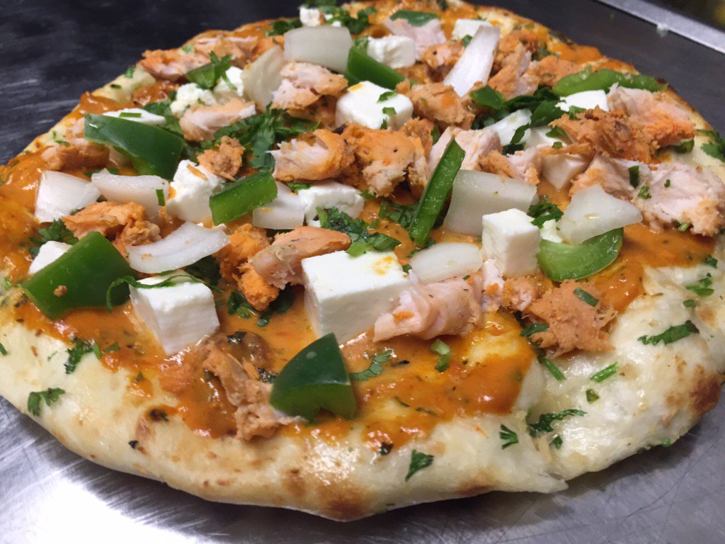 ChefSiddharthas's tweet photo. Butter chicken and paneer flat bread. https://t.co/L7XejINu4t
