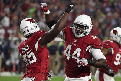 azcsports's tweet photo. It's been 32 years since the #AZCardinals had two players do this. #obviousclickbait https://t.co/jPSJLJochc https://t.co/OXkWb6uYw3