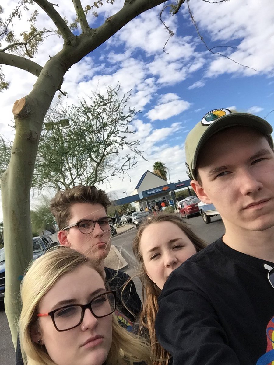 tuckbro2's tweet photo. 9 down, 11 to go! #84&TBird (walk up line was closed due to bees & there were 30 cars in the drive thru) #OpDutch2 @dutchbrosaz @DutchBros https://t.co/JXFpmhHJms