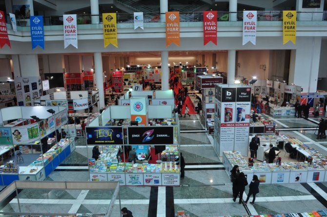 ajanda_ankara's tweet photo. Yeni yıl #Ankara #KitapFuarı ile başlıyor:
6-15 Ocak #2017 
İmza günlerini not edebilirsiniz: https://t.co/A8sLJF8ShX https://t.co/8fr7HZjfqe