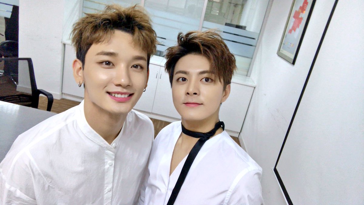 officialmap6's tweet photo. [#MAP6 #제이준] 썬아 항상 한해의 마지막을 장식하는 우리 잘생긴 둘째막내 앞으로도 잘부탁하고 형이많이아낀다 잘해보자 사랑해 오늘하루세상에서 가장 행복할수있도록 옆에서 도와줄게 말만해 안뇽안뇽뿅뿅❤😍 https://t.co/8tRlMpxSbU