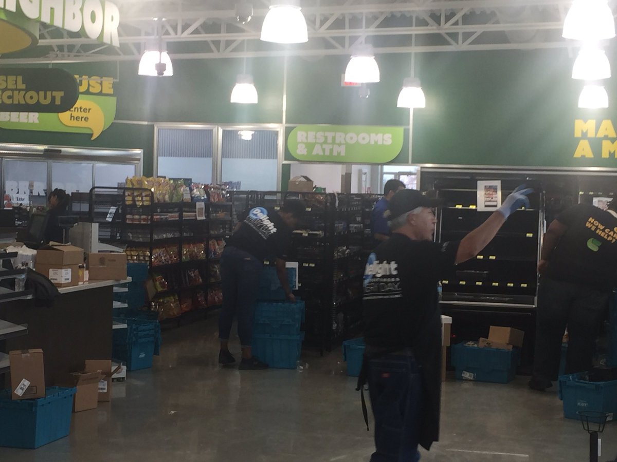 CornerStoreHal's tweet photo. Over 40 people helping to get #1843 open this week!It takes a village..especially on a holiday week! Thanks Team! https://t.co/aU9f39xVM7