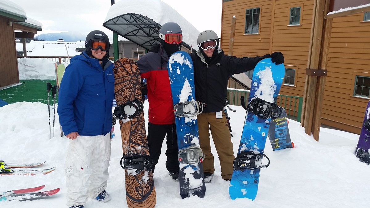 FT_Intermediate's tweet photo. Some FTSD staff out on the slopes! https://t.co/hTeiYK8QWf
