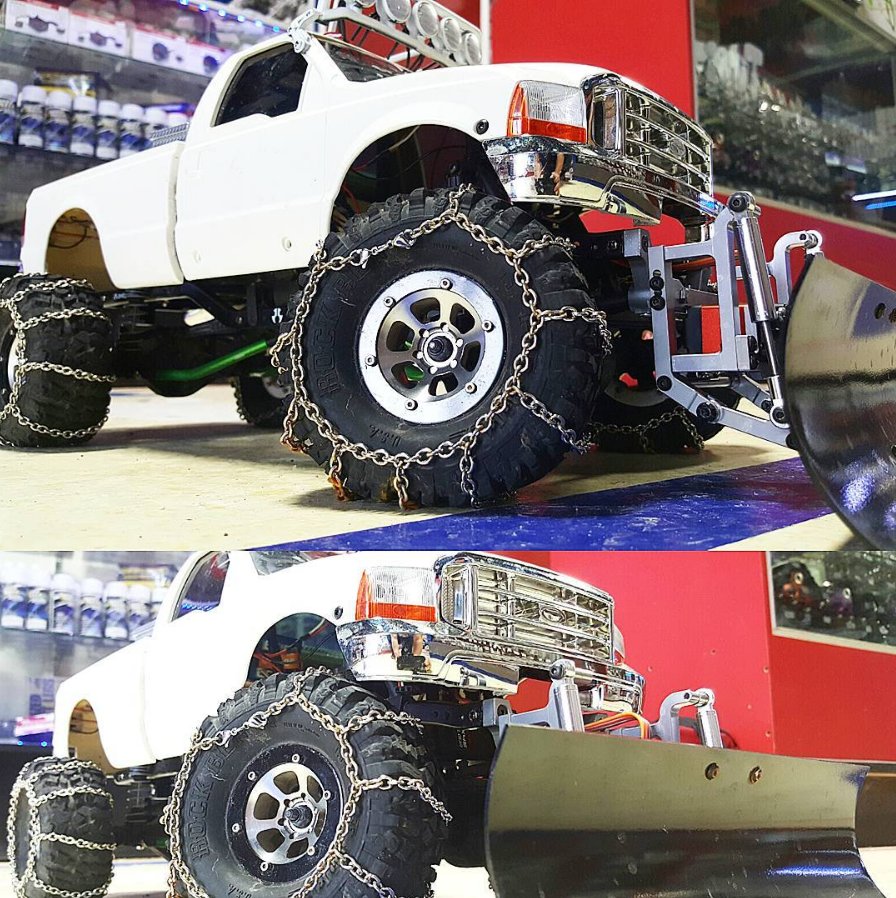 AmazingRCstore's tweet photo. When the @weathernetwork forecast calls for❄ these #trucks are ready! #gmade #sawback #axial #scx10 with #snow #plow https://t.co/P459rX2UdD