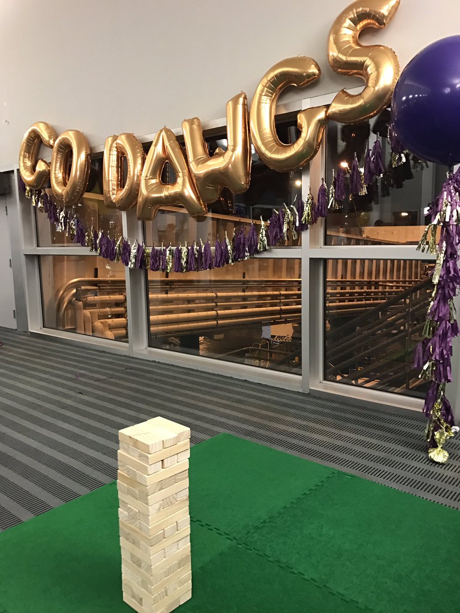 AlaskaAir's tweet image. It's a tailgate party at @SeaTacAirport to send off @UW_Football fans to Atlanta! #WiththeDawgs #GoHuskies  #CFBPlayoff