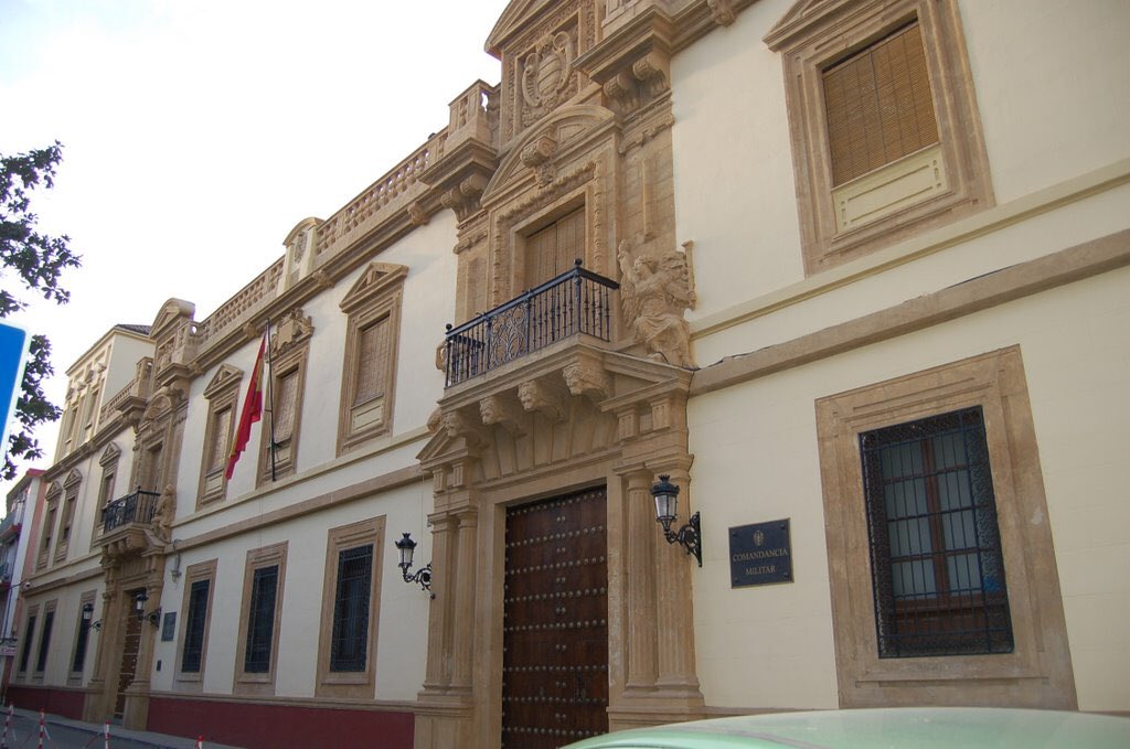 juanccabello's tweet photo. Estaría bien iluminar la Comandancia Militar y San Felipe Neri. Seria bueno como #EdificioSingular y mejorar la imagen nocturna de Córdoba https://t.co/yvck3Q08OM