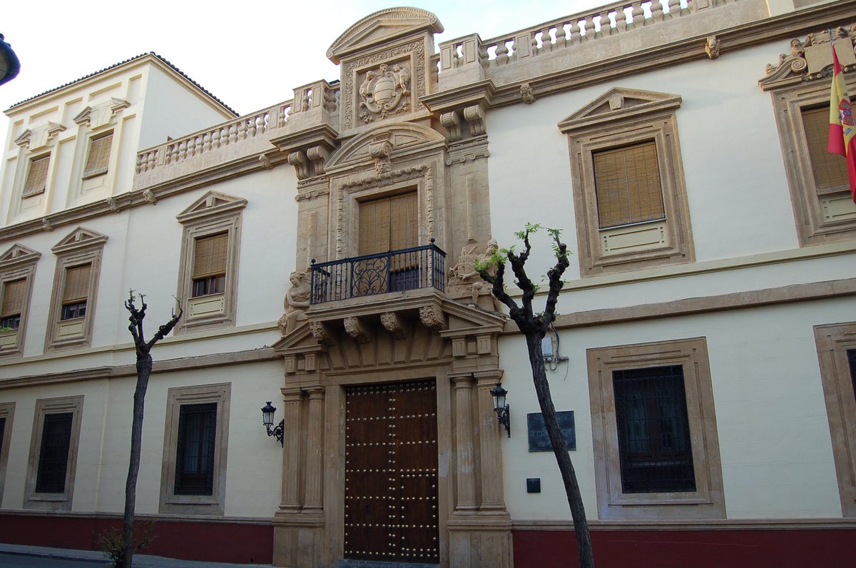 juanccabello's tweet photo. Estaría bien iluminar la Comandancia Militar y San Felipe Neri. Seria bueno como #EdificioSingular y mejorar la imagen nocturna de Córdoba https://t.co/yvck3Q08OM
