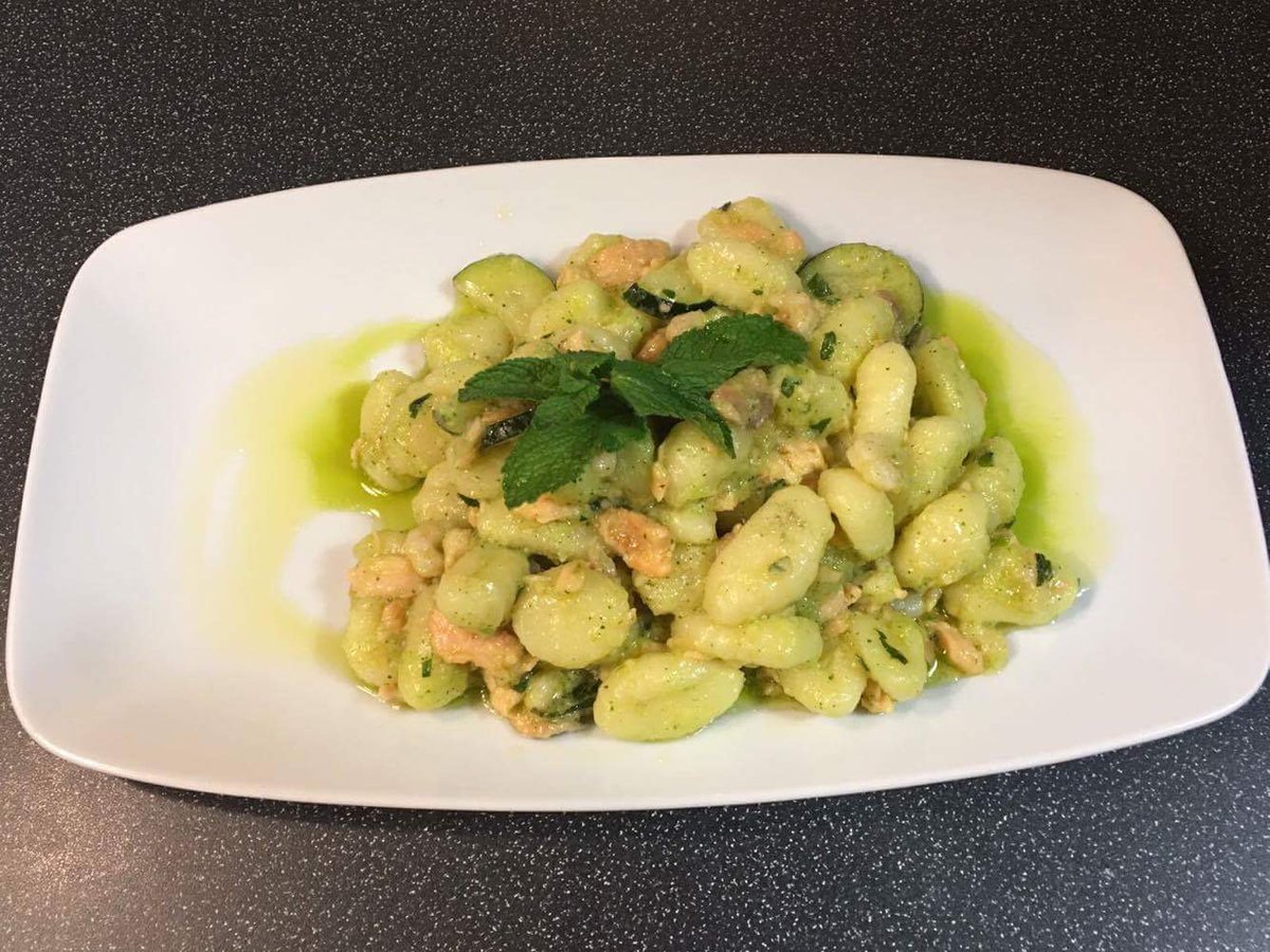 MascalzoneDeli's tweet image. Plenty of #Pasta &amp;amp; plenty of pizza = #HappyFriday bit.ly/2dr5QeO