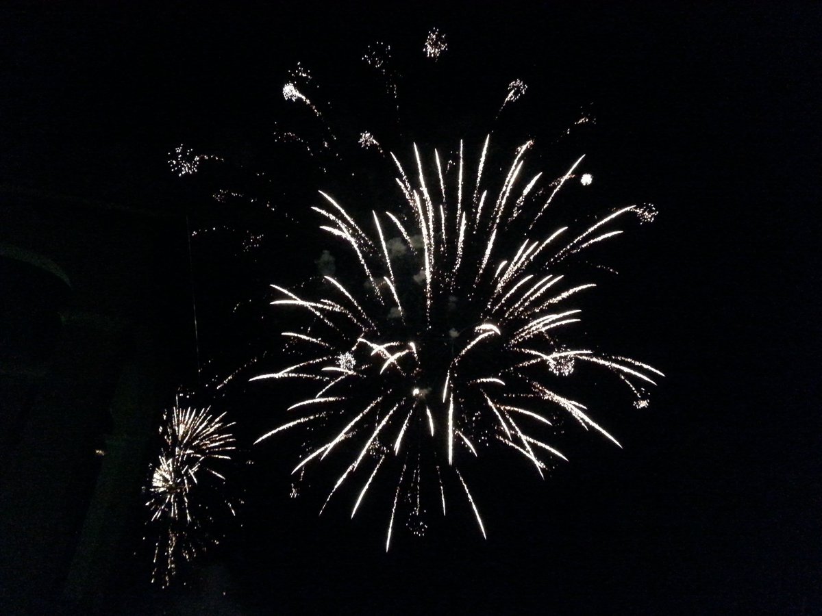 budoniwelcome's tweet photo. Vi auguriamo un 2017 super esplosivo! 
#Budoni #Sardegna #Sardinia #buon2017 #happynewyear  #insardegna #Sardolicesimo https://t.co/OReX1BRU1i