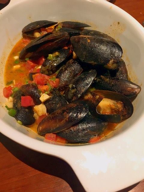 JunarioS's tweet photo. #mussels   these were amazing Mussels #=@SeattleRW @wismandpp  @insomniacookies  @BuzzFeed  @ltsYourFoodPorn  #tasty  #FridayFeeling https://t.co/Gh6iaJF1rP