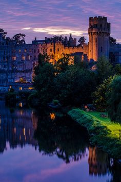 Escape_For_Less's tweet photo. Warwick Castle ~ Warwickshire, England One of the most beautiful places. https://t.co/CblflzsRDd