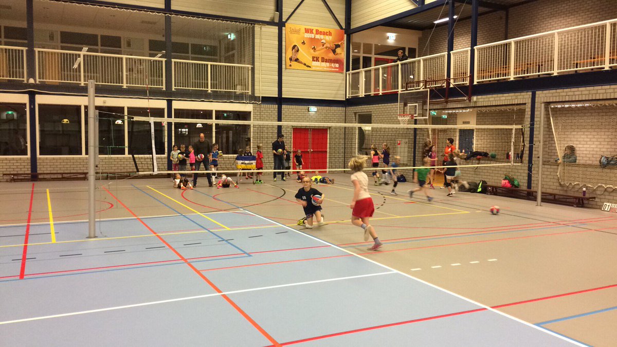 muppetshow77's tweet photo. Oliebollentoirnooi2016 #taurusvolleybal #wezijnbegonnen!!! https://t.co/it9bR7dWOA